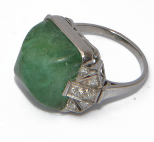 Bague en platine et émeraude pain de sucre