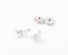 Charger l&#39;image dans la galerie, Paire de boucles d&#39;oreilles en diamant taille ancienne
