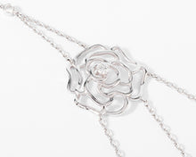 Charger l&#39;image dans la galerie, Collier or gris et motifs en fleurs en diamant
