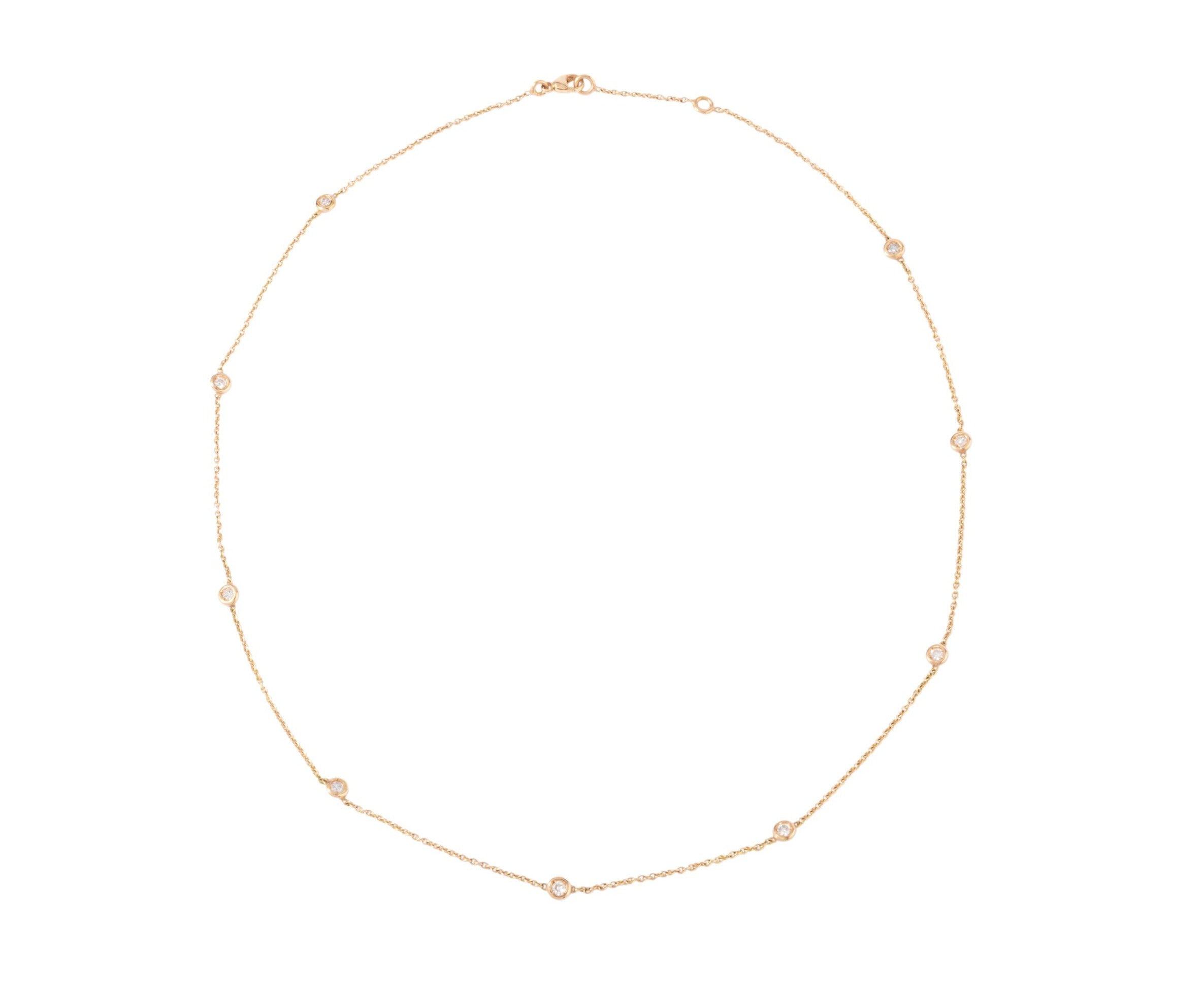 Collier or jaune intercalé de 9 diamants sur maille forçat en sertis clos.