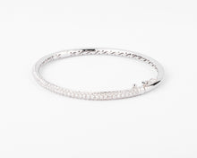 Charger l&#39;image dans la galerie, Bracelet jonc en or gris serti de 3 lignes de diamant
