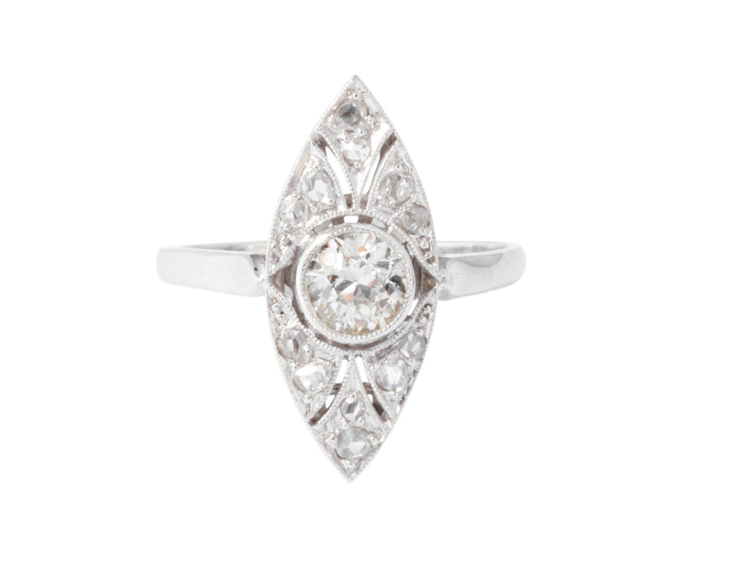 Bague marquise en platine et diamant