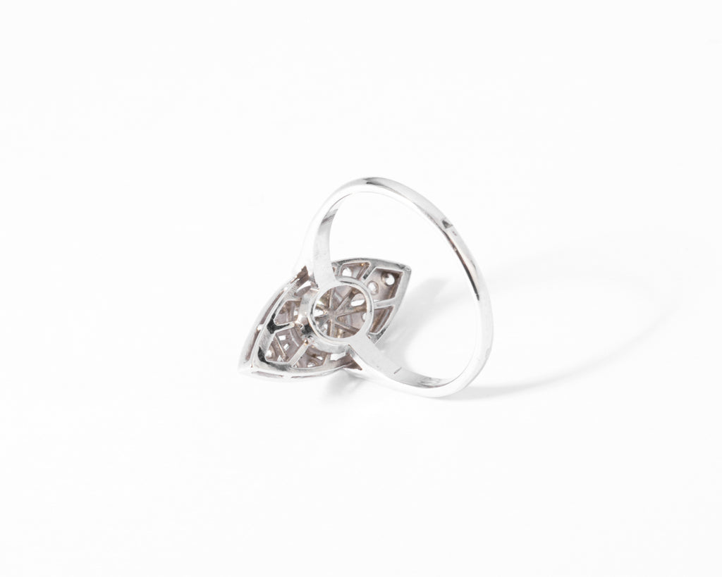 Bague marquise en platine et diamant