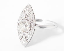 Charger l&#39;image dans la galerie, Bague marquise en platine et diamant
