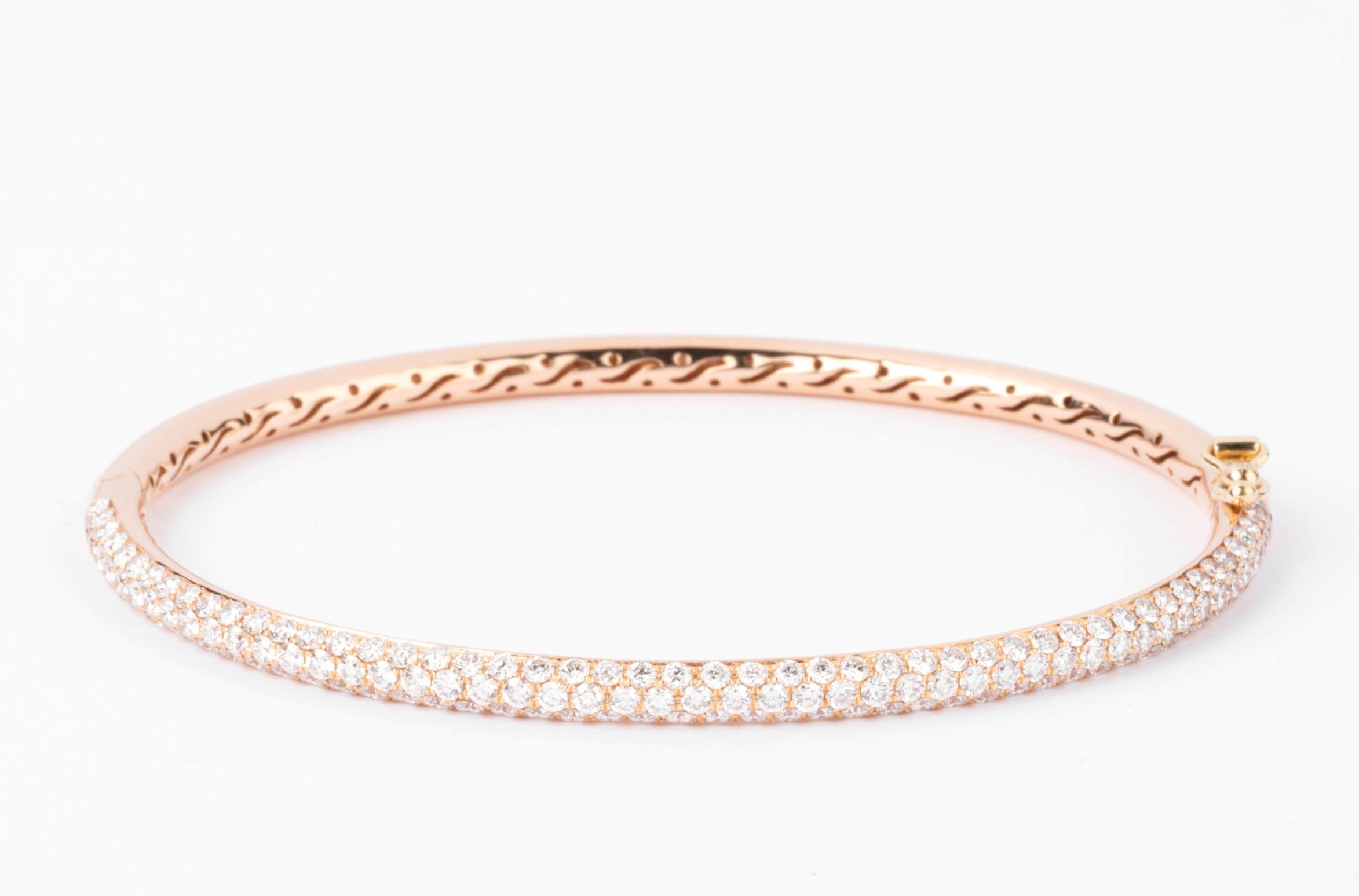 bracelet jonc ouvrant en or rose serti de 3 lignes de diamant