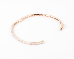 bracelet jonc ouvrant en or rose serti de 3 lignes de diamant