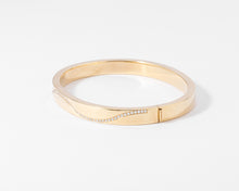 Charger l&#39;image dans la galerie, Bracelet jonc ouvrant or jaune et diamant
