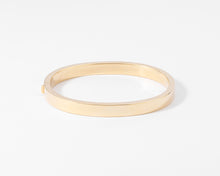 Charger l&#39;image dans la galerie, Bracelet jonc ouvrant or jaune et diamant
