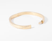 Charger l&#39;image dans la galerie, Bracelet jonc ouvrant or jaune et diamant

