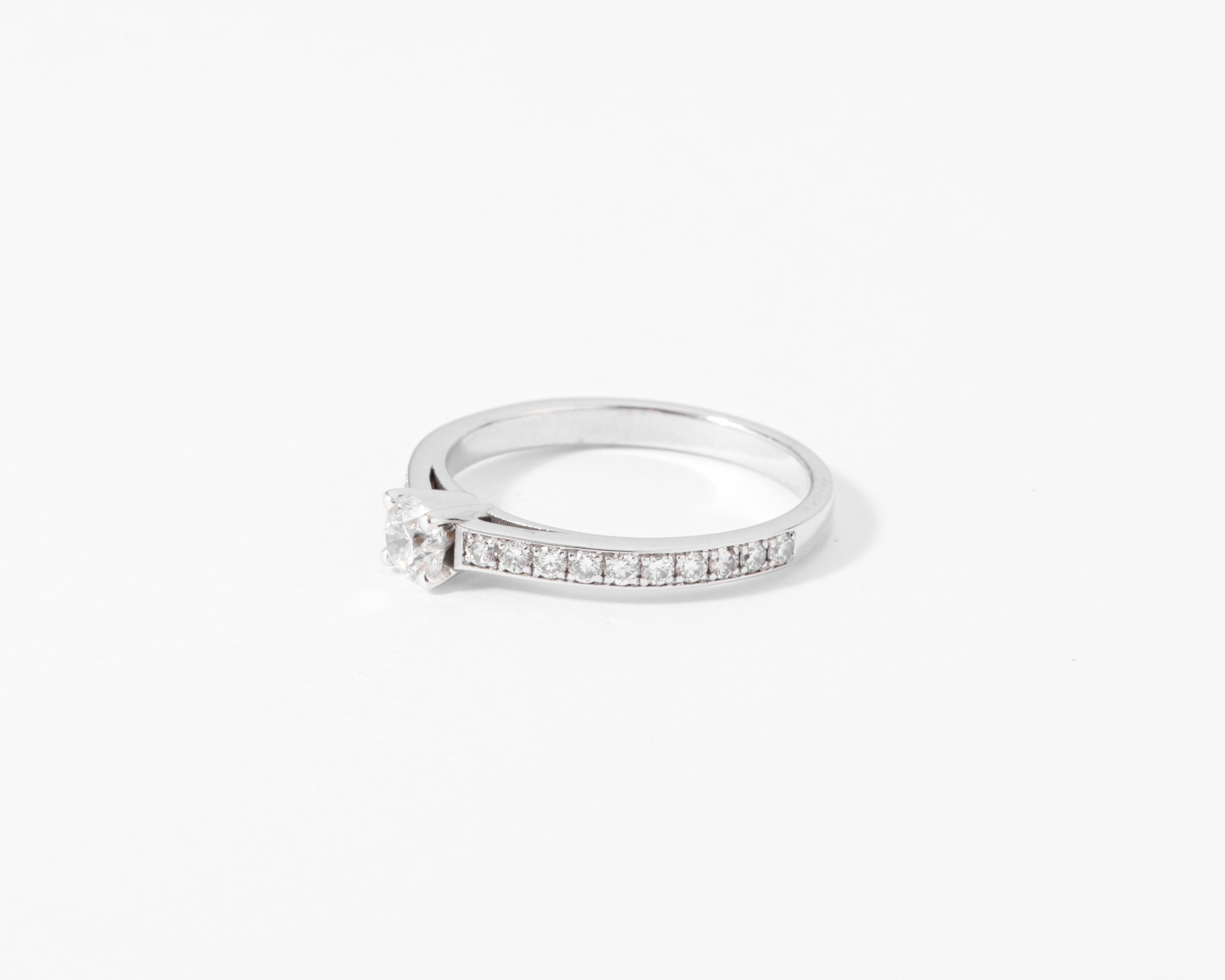 Bague solitaire diamant sur or gris