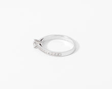 Charger l&#39;image dans la galerie, Bague solitaire diamant sur or gris
