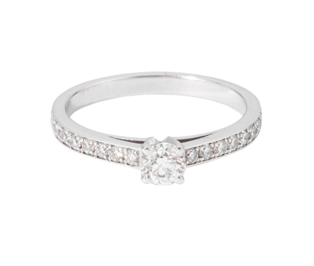 Bague solitaire diamant sur or gris
