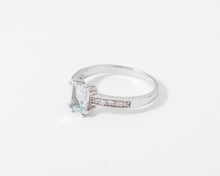 Charger l&#39;image dans la galerie, Bague rectangulaire ornée d&#39;une aigue -marine

