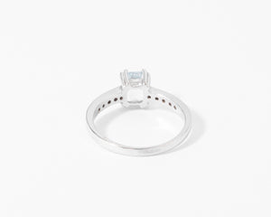 Bague rectangulaire ornée d'une aigue -marine