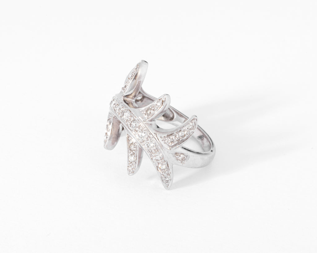 Bague or gris feuillages en diamant